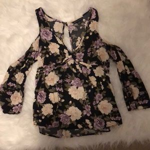 American Eagle cold shoulder flowery shirt